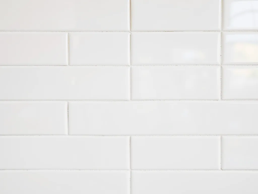 Jaka fuga do białych płytek w łazience?